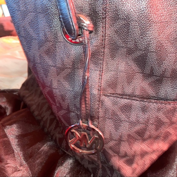 Vintage Michael Kors leather shoulder bag.. - Picture 11 of 13